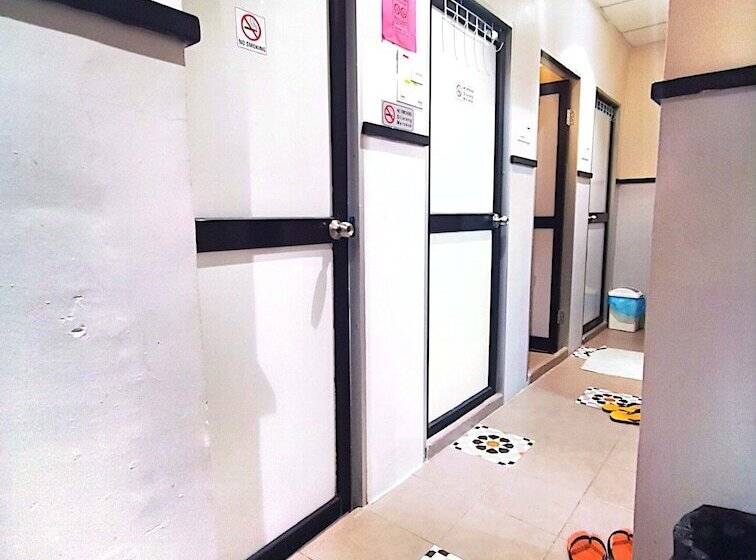 מיטה בחדר משותף, Sleepbox Hotel   Hostel