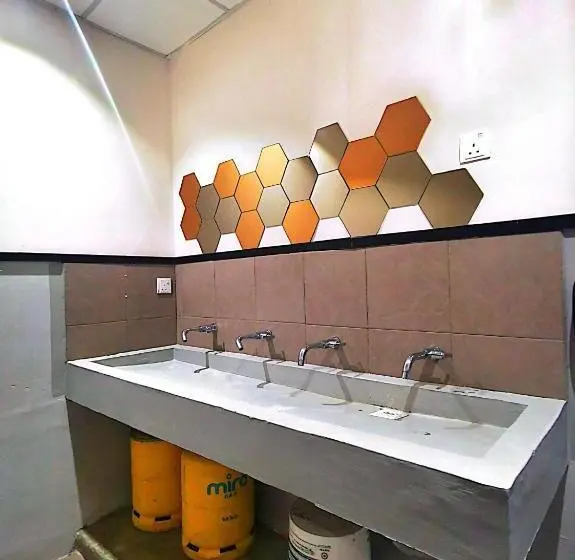 Vuode Makuusalissa, Sleepbox Hotel   Hostel