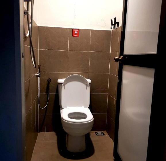 מיטה בחדר משותף, Sleepbox Hotel   Hostel