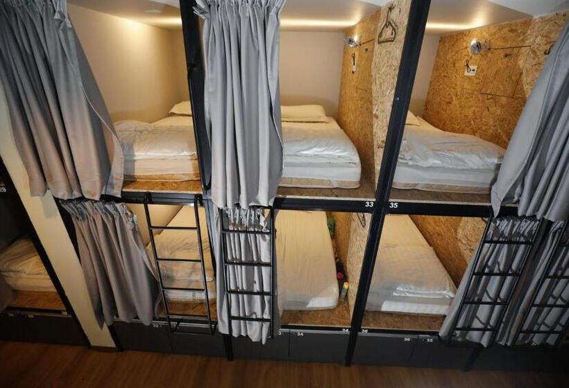 Кровать в Общей Комнате, Sleepbox Hotel   Hostel