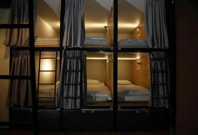 Vuode Makuusalissa, Sleepbox Hotel   Hostel
