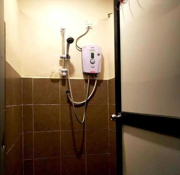 מיטה בחדר משותף, Sleepbox Hotel   Hostel