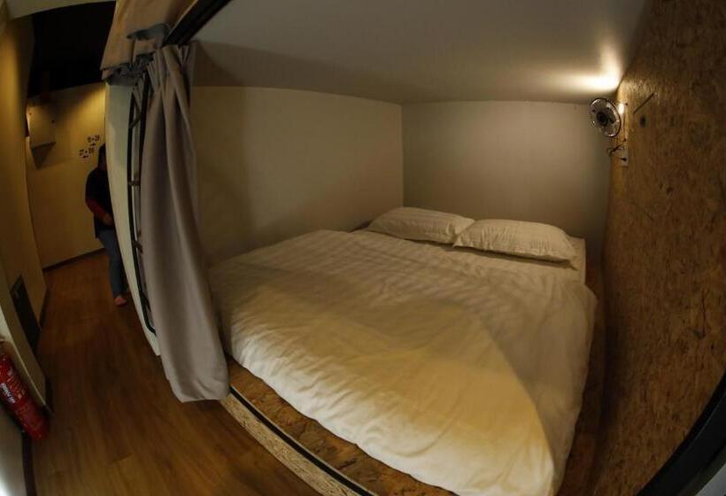 מיטה בחדר משותף, Sleepbox Hotel   Hostel