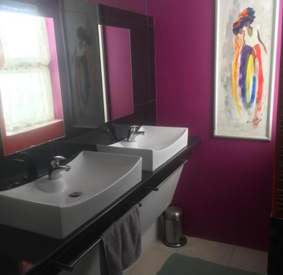 استودیوی استاندارد, Norfolk Guest House