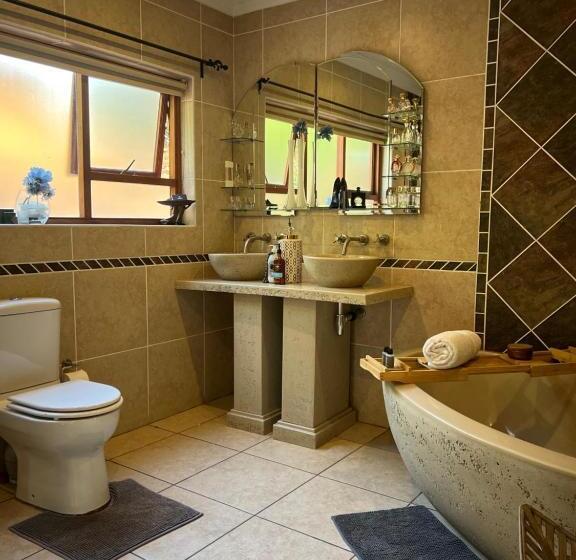 Люкс, Map's View Guesthouse