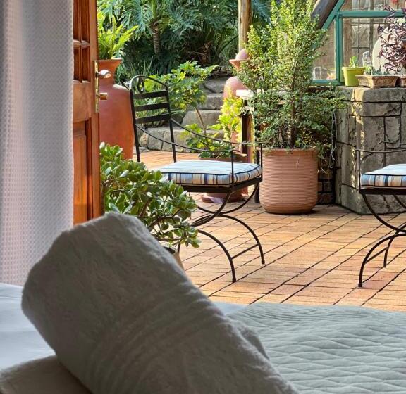 Люкс, Map's View Guesthouse