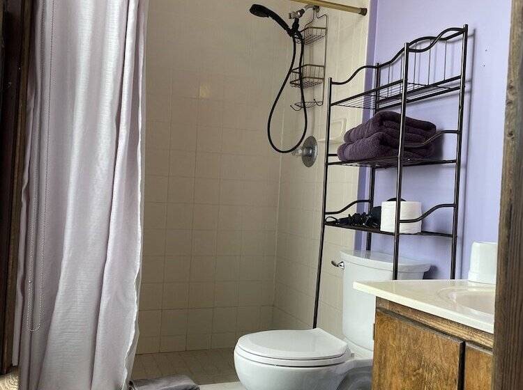 جناح غرفتين نوم, Grand Gables Inn Bed & Breakfast