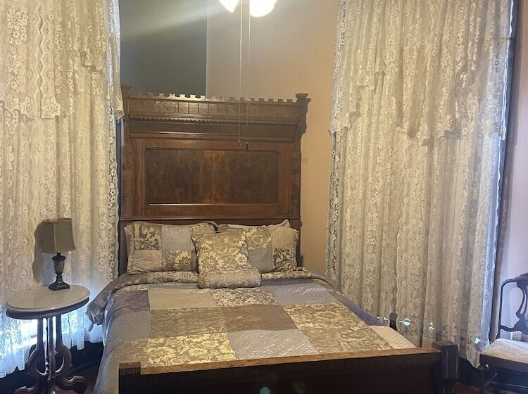 Люкс 2 Спальни, Grand Gables Inn Bed & Breakfast