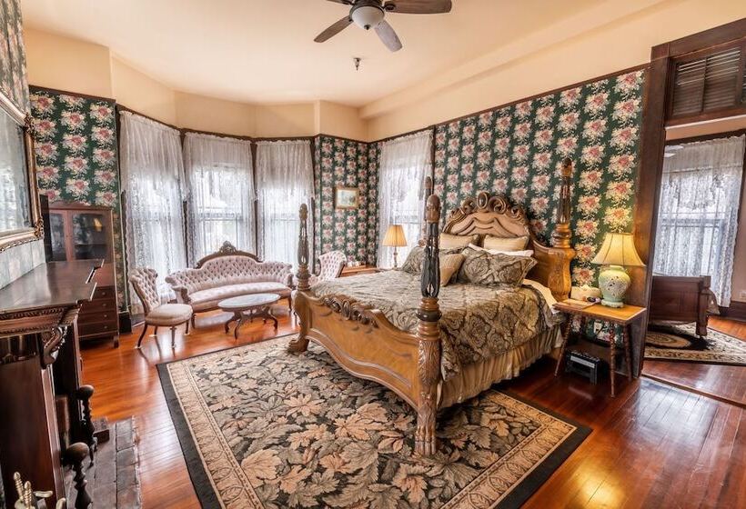 جناح غرفتين نوم, Grand Gables Inn Bed & Breakfast