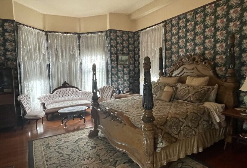 جناح غرفتين نوم, Grand Gables Inn Bed & Breakfast