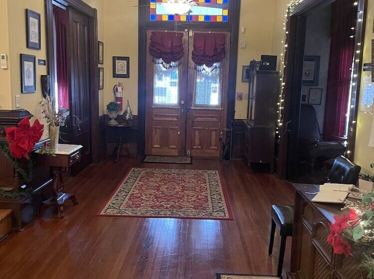 غرفة قياسية, Grand Gables Inn Bed & Breakfast