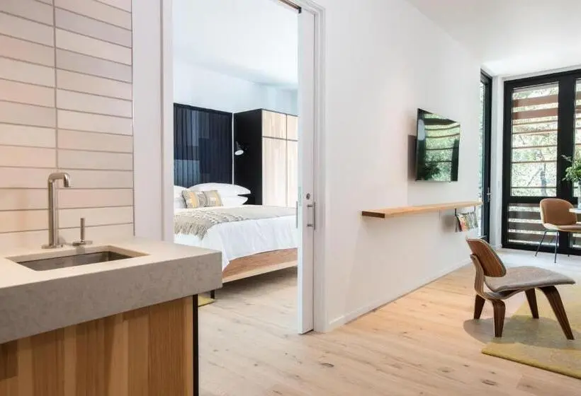 スイート, Harmon Guest House