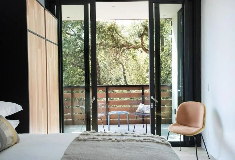スイート, Harmon Guest House