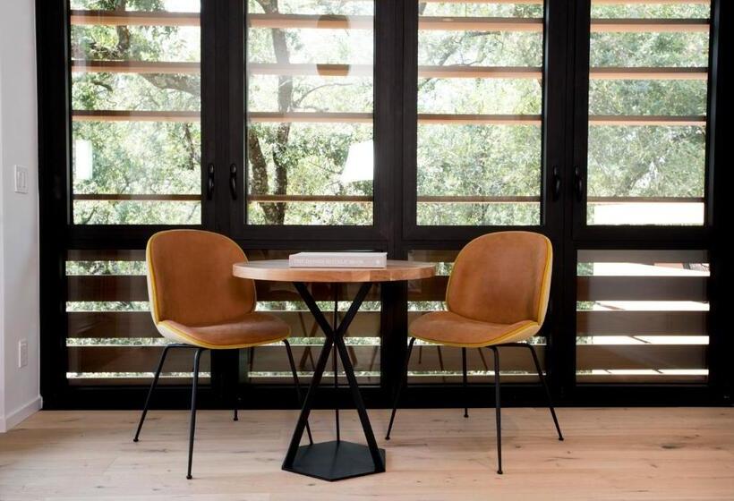 جناح, Harmon Guest House