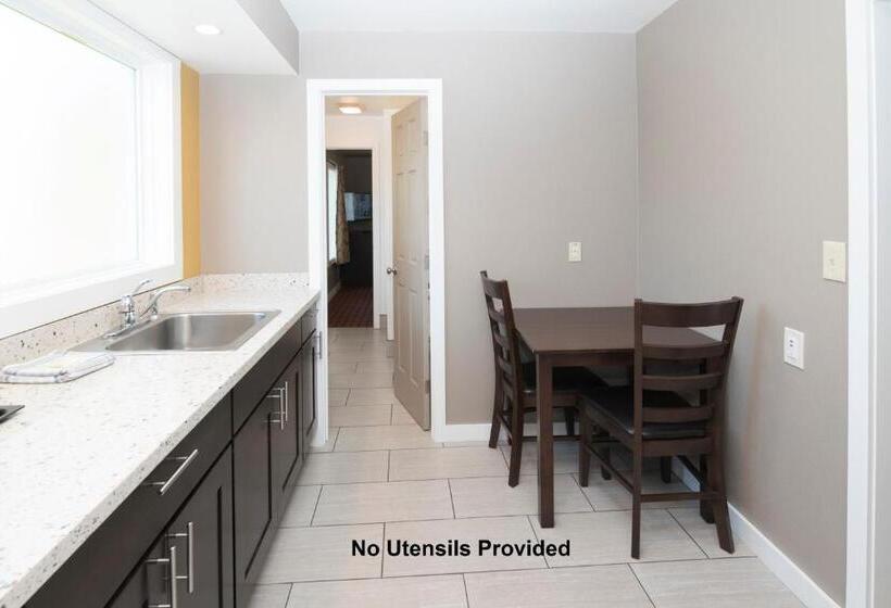 جناح سرير ملكى, Capitol Hill Motel