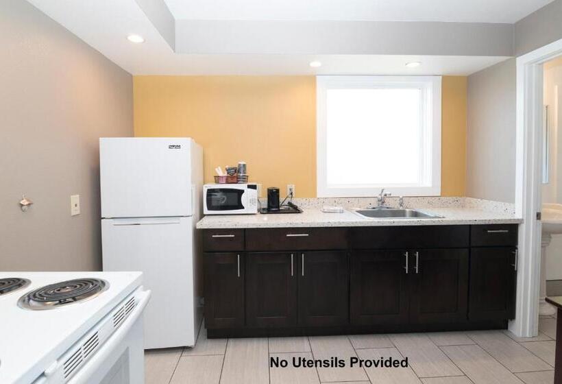 جناح سرير ملكى, Capitol Hill Motel