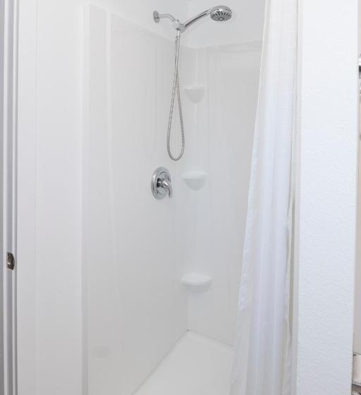 جناح سرير ملكى, Capitol Hill Motel