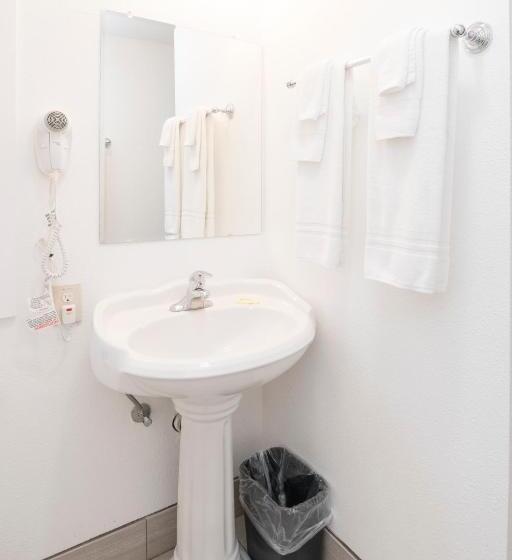 جناح سرير ملكى, Capitol Hill Motel