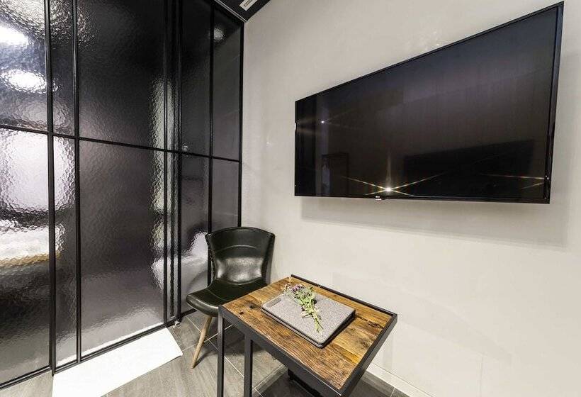 Quarto Estandar, The Artist Dongdaemun