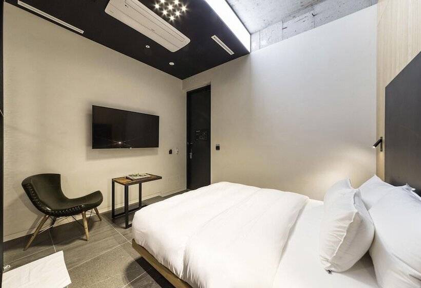 Quarto Estandar, The Artist Dongdaemun