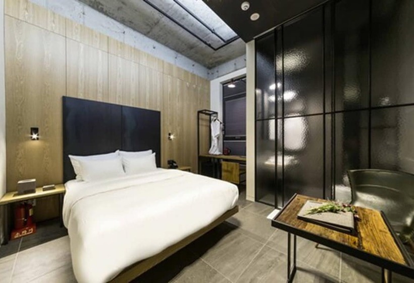 Quarto Estandar, The Artist Dongdaemun