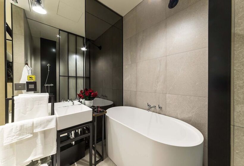 Quarto Deluxe, The Artist Dongdaemun