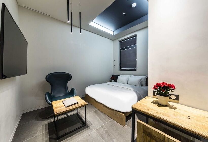 Quarto Deluxe, The Artist Dongdaemun