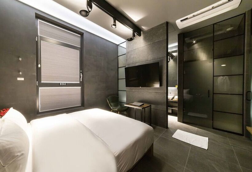 Quarto Deluxe, The Artist Dongdaemun