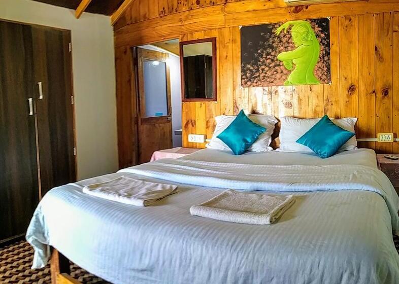 豪华海景房带阳台, Omkar Beach Bungalow