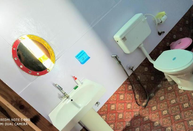 豪华海景房带阳台, Omkar Beach Bungalow