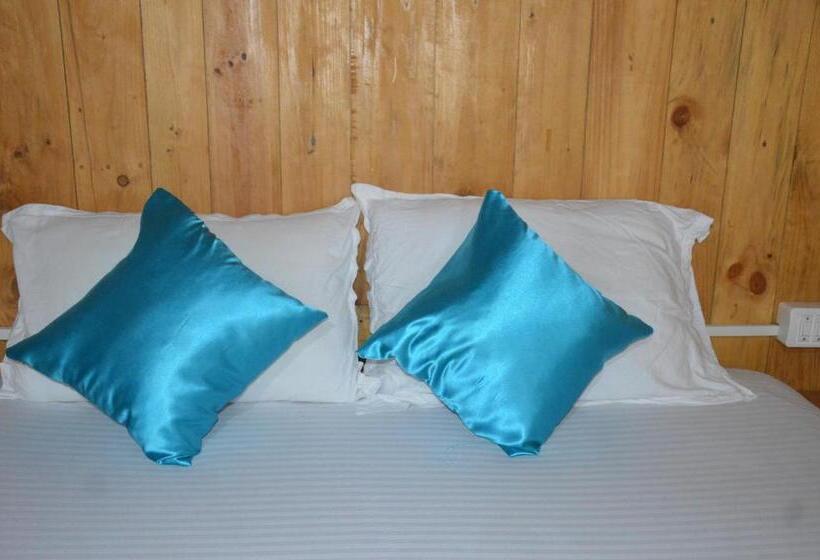 豪华海景房带阳台, Omkar Beach Bungalow