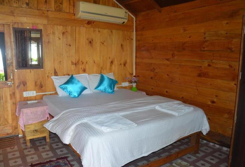 豪华海景房带阳台, Omkar Beach Bungalow