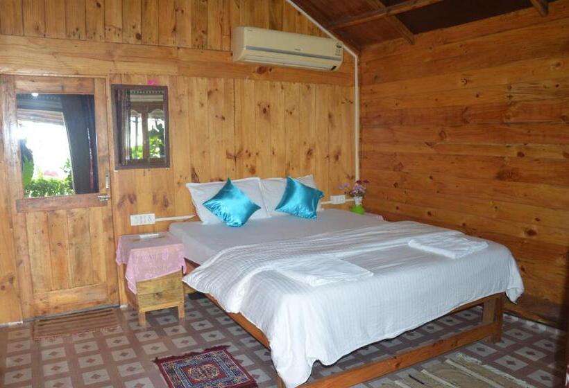 豪华海景房带阳台, Omkar Beach Bungalow