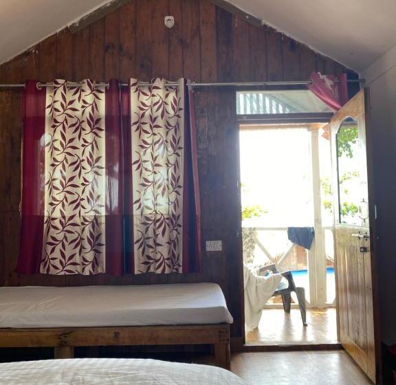 스탠다드 트리플 발코니 룸, Omkar Beach Bungalow