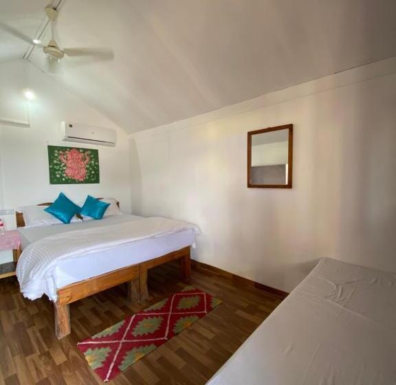 스탠다드 트리플 발코니 룸, Omkar Beach Bungalow