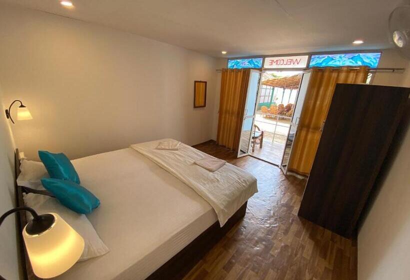 디럭스 룸 측면 바다 전망, Omkar Beach Bungalow