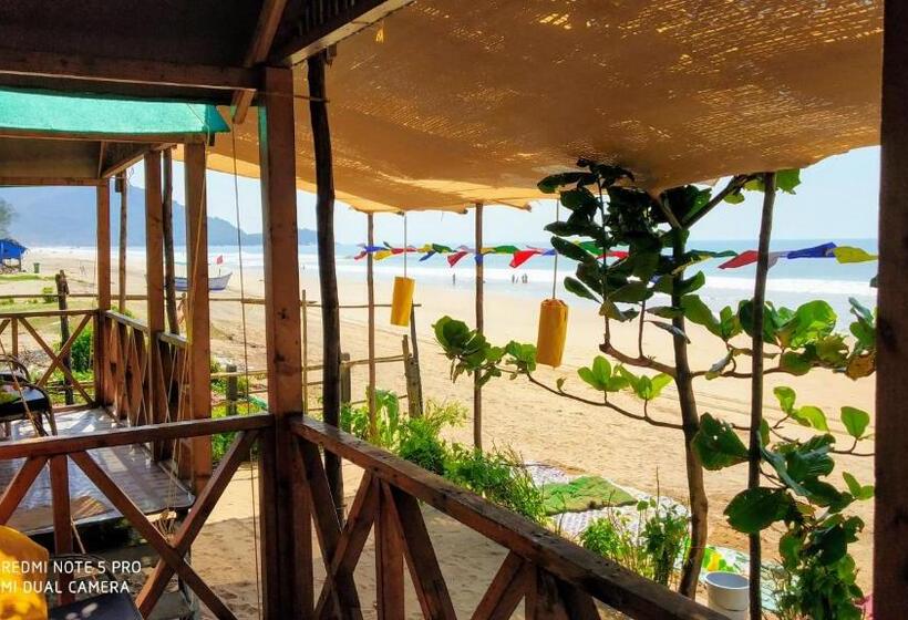 豪华海景房带阳台, Omkar Beach Bungalow