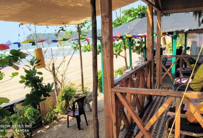 豪华海景房带阳台, Omkar Beach Bungalow