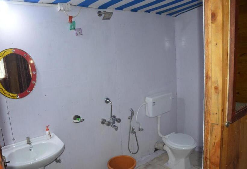 豪华海景房带阳台, Omkar Beach Bungalow