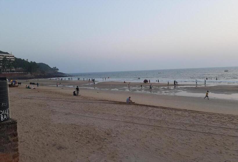 Tengerre Néző Deluxe Szoba Erkéllyel, Leon Hide Out Guest House