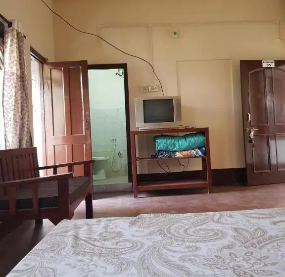 اتاق لوکس سه تخته, Bhaskar Homestay