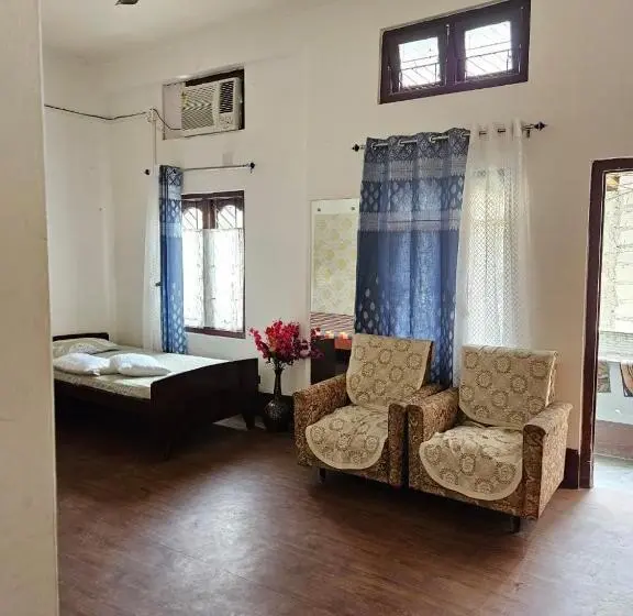 اتاق لوکس سه تخته, Bhaskar Homestay