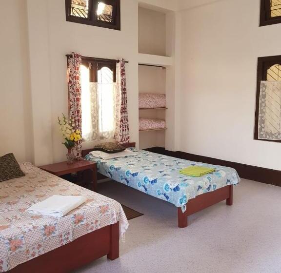 اتاق استاندارد سه نفره, Bhaskar Homestay
