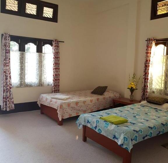 اتاق استاندارد سه نفره, Bhaskar Homestay