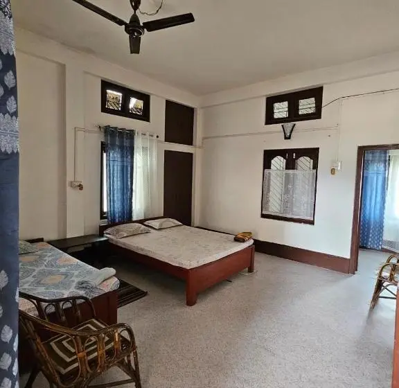 اتاق استاندارد سه نفره, Bhaskar Homestay