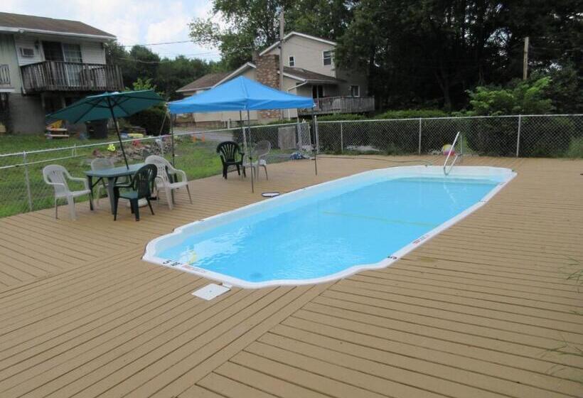 חדר סטנדרט נוף לבריכה, Michael Dee's Motel