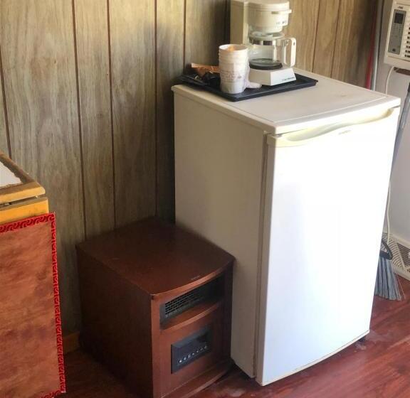 סוויטה נוף לבריכה, Michael Dee's Motel