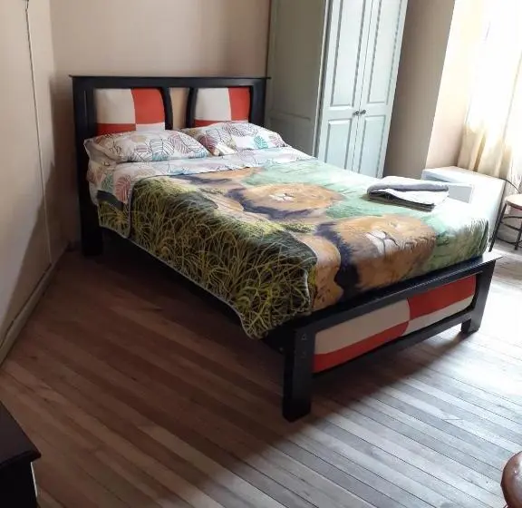 اتاق استاندارد یک نفره, Hostal Mediodia