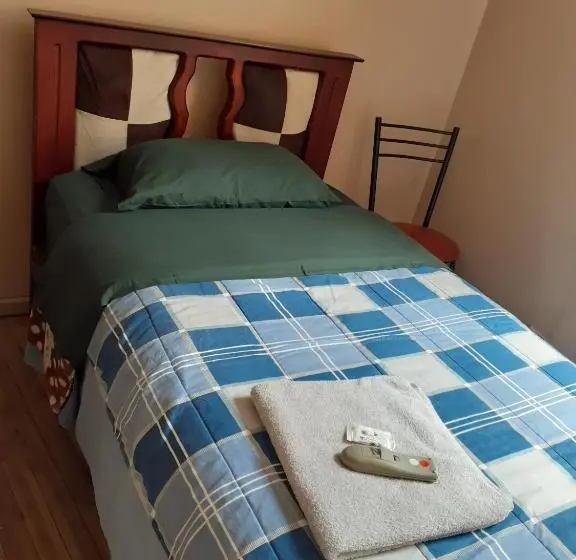 اتاق استاندارد یک نفره, Hostal Mediodia