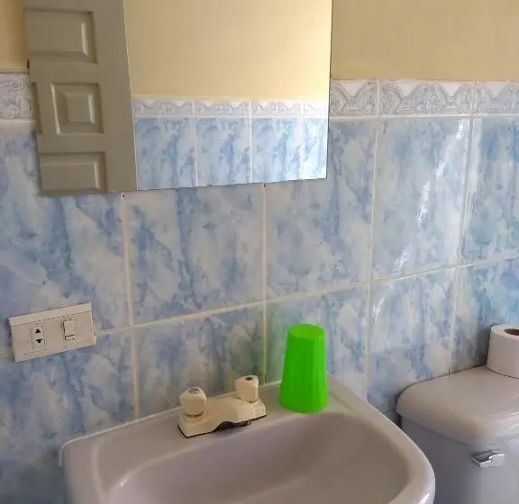 اتاق استاندارد یک نفره, Hostal Mediodia